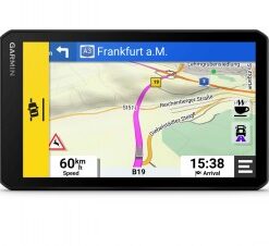 Reaaliaikainen navigointinäyttö Garmin dezlCam LGV710 laitteessa, reitti ja kartta näkyvät värikkäinä yksityiskohtina.