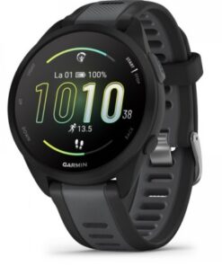 Musta Garmin Forerunner 165 -älykello pyöreällä näytöllä ja harmailla yksityiskohdilla.