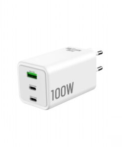 Valkoinen 100W verkkovirtalaturi, jossa kaksi USB-C-porttia ja yksi USB-A-portti, sivulta kuvattuna.