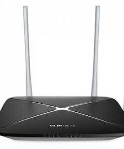Mustan ja hopeanvärinen Mercusys AC12 WiFi-reititin, jossa neljä antennia ja moderni muotoilu.