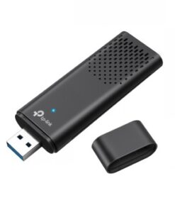 Musta TP-Link Archer TX20U AX1800 WiFi6 USB-adapteri, USB-liitin ja irrotettava suojus erillään.