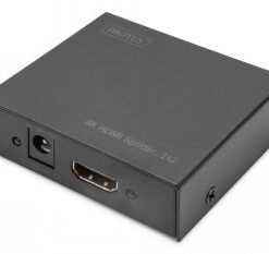 Mustan värinen DIGITUS 4K HDMI SPLITTER 1X2, jossa HDMI-portit ja virtaliitäntä, pöydällä.