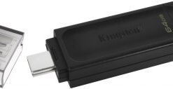 Musta Kingston 64 GB DataTraveler 70 -USB-C-muistitikku, jossa irrotettava läpinäkyvä korkki.