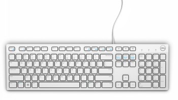 Langallinen valkoinen Dell USB-näppäimistö, kompakti ja ohut muotoilu, QWERTY-asettelu.