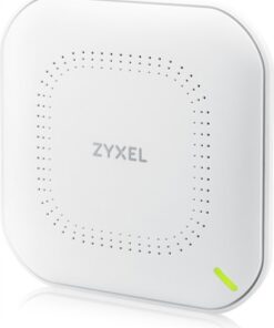 Valkoinen neliönmuotoinen langaton reititin, jossa on pyöristetyt kulmat, Zyxel-logo ja yksittäinen vihreä LED-valo alareu...
