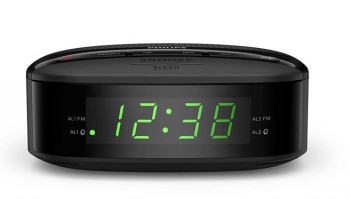 Musta Philips R3205 herätyskello, vihreä neonvärinen digitaalinen näyttö kellonajalla 12:38.