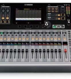 Mustapohjainen Yamaha TF1 digitaalimikseri, jossa 32 + 2 stereokanavaa ja 2 paluukanavaa, valaistut liukusäätimet ja LCD-n...