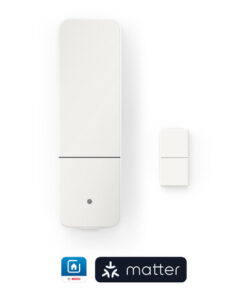 Valkoinen Boschin ovi- ja ikkunasensori, kaksi osaa, minimalistinen design valkoisella taustalla.