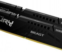 Kaksi mustaa, matalaa Kingston DDR5-muistikampaa, joissa hopeiset Fury Beast -logot, kulmikas muotoilu ja näkyvä kultainen...